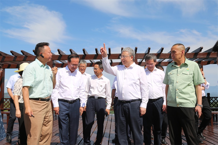 2024.06.23全國政協(xié)副主席、民盟中央常務(wù)副主席、中國科學(xué)院院士、清華大學(xué)副校長王光謙蒞臨金徽股份視察.jpg