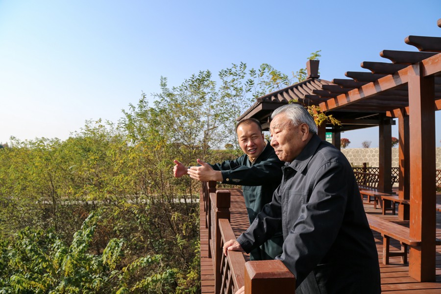 21-2019年10月，國家水利部原副部長王守強(qiáng)參觀金徽股份時(shí)盛贊：金徽股份是綠色礦山、文明礦山、美麗礦山。.jpg