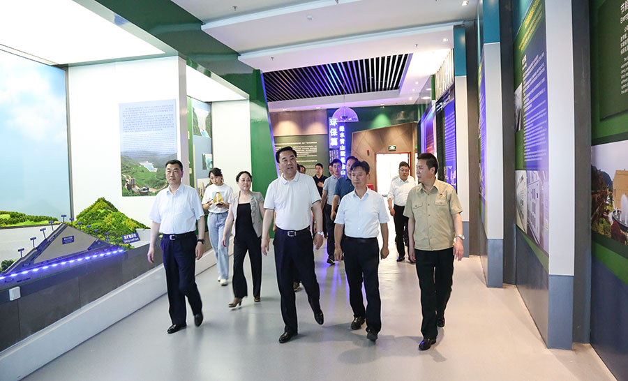 14-2021年6月，時(shí)任省委常委、省委統(tǒng)戰(zhàn)部部長馬廷禮蒞臨金徽股份調(diào)研。.jpg