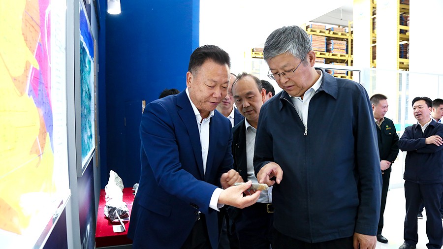 33-2021年5月，隴南市委書記張珂兵蒞臨礦區(qū)調(diào)研尾礦庫治理及綠色礦山建設(shè)情況。.jpg
