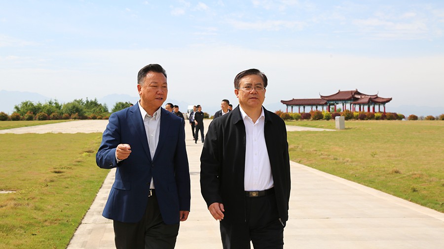 30-2021年5月，省人民檢察院黨組書記、檢察長朱玉蒞臨金徽股份調(diào)研綠色礦山建設(shè)工作。.jpg