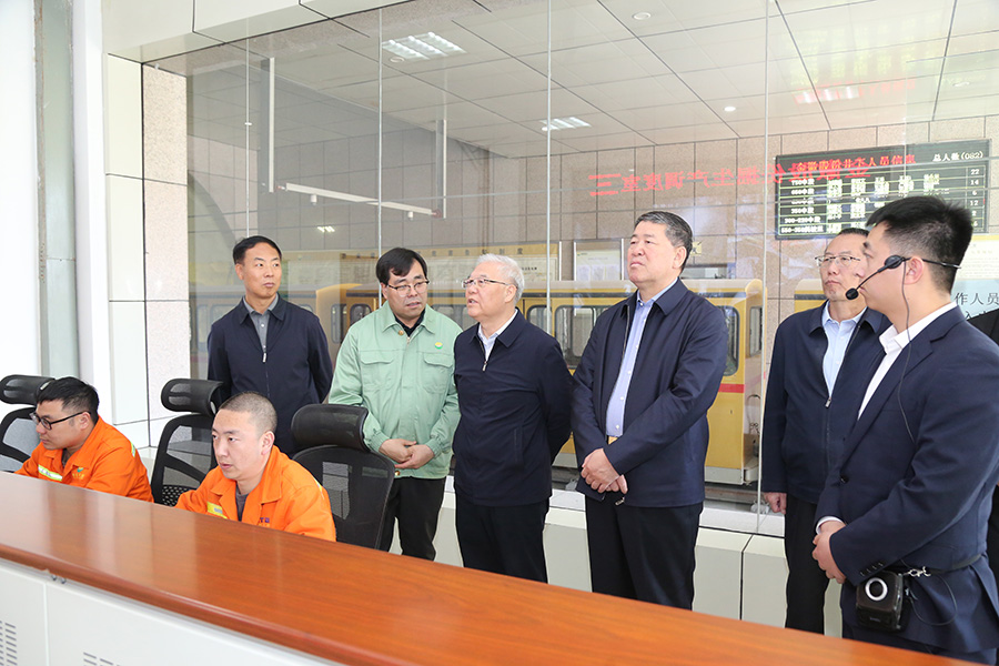 全國政協(xié)常委，省政協(xié)副主席，民進(jìn)中央常委、甘肅省主委尚勛武調(diào)研金徽股份時(shí)強(qiáng)調(diào)，要加強(qiáng)科技創(chuàng)新與人才培養(yǎng)。-900.jpg